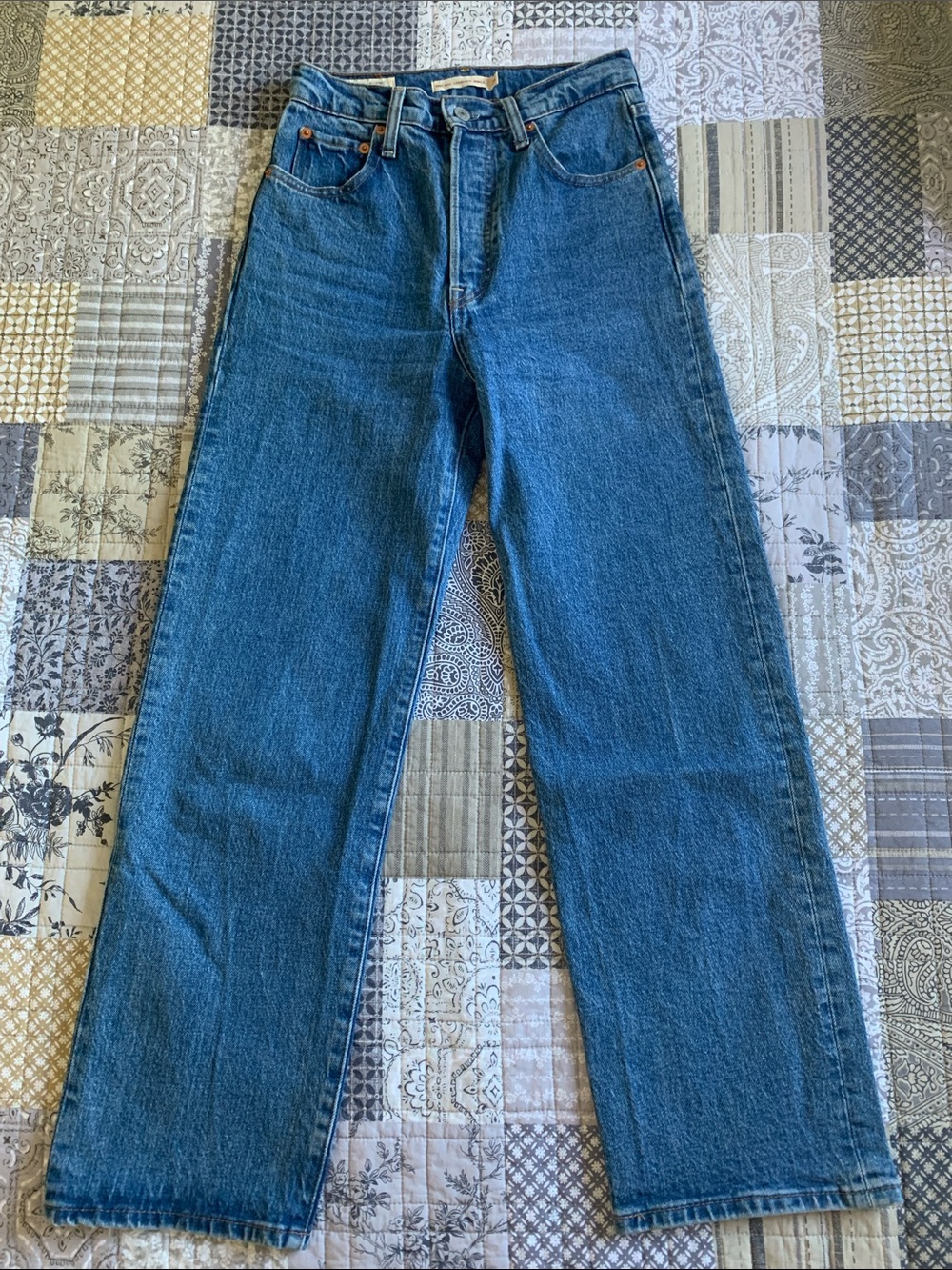 Levi's Ribcage Straight Ankle Jeans - Picture 9 of 14